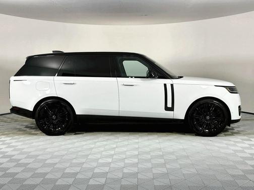 Fuji White 2023 Land Rover Range Rover P400 SE