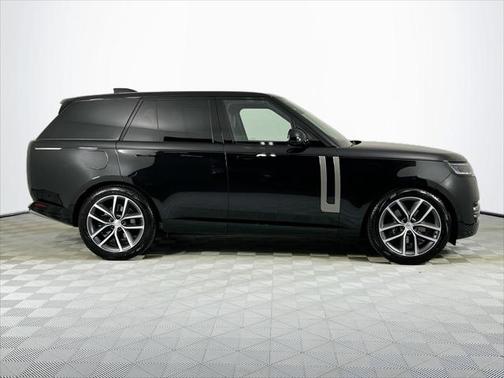2025 Land Rover Range Rover P400 SE