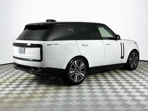 2025 Land Rover Range Rover P550e SE