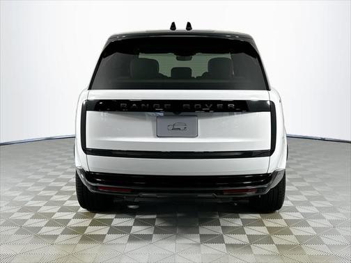 2025 Land Rover Range Rover P550e SE