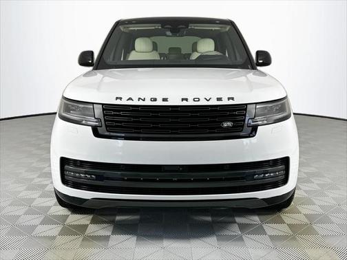 2025 Land Rover Range Rover P550e SE