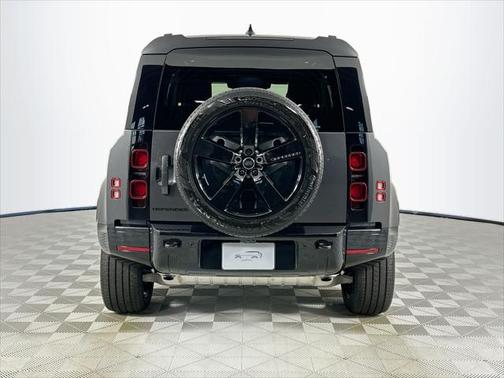 2025 Land Rover Defender 90 P400 X-Dynamic SE