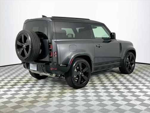 2025 Land Rover Defender 90 P400 X-Dynamic SE