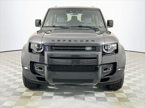 2025 Land Rover Defender 90 P400 X-Dynamic SE