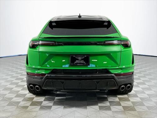 2023 Lamborghini Urus Performante