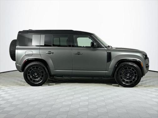 2025 Land Rover Defender 110 V8