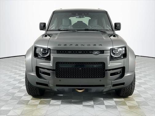 2025 Land Rover Defender 110 V8