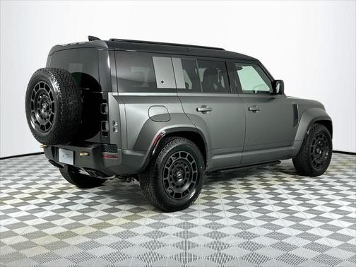 2025 Land Rover Defender 110 V8