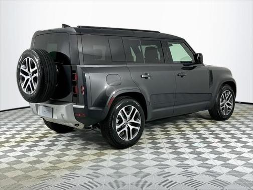 2025 Land Rover Defender 110 P300