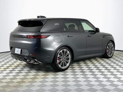 2025 Land Rover Range Rover Sport SE