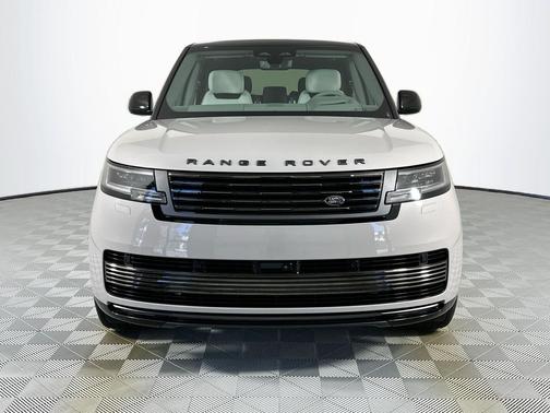 2026 Land Rover Range Rover P615 SV