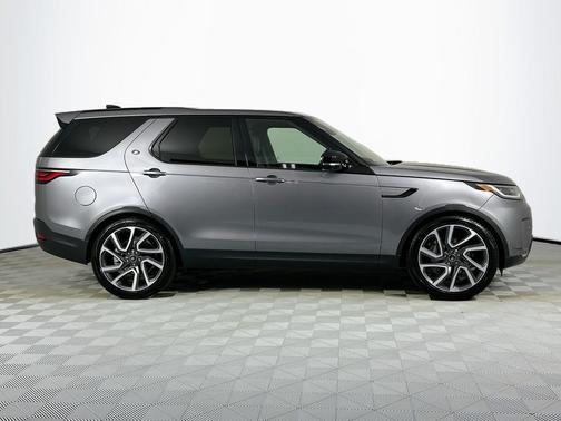 2025 Land Rover Discovery P300 S