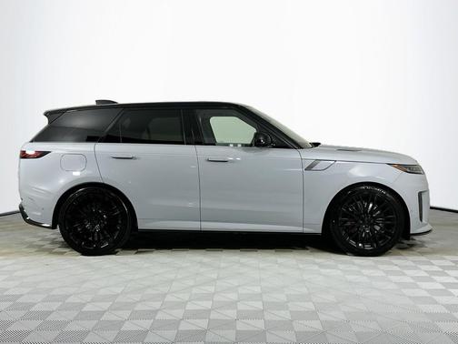 2026 Land Rover Range Rover SV