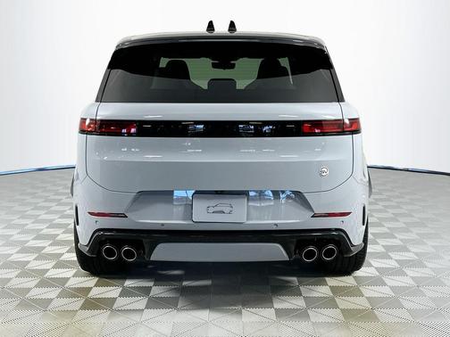 2026 Land Rover Range Rover SV