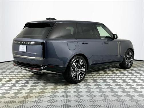 2025 Land Rover Range Rover P550e SE