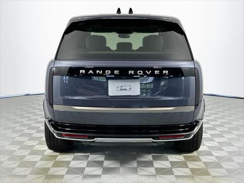 2025 Land Rover Range Rover P550e SE