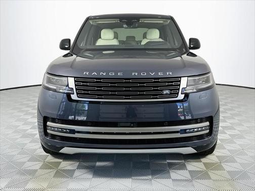 2025 Land Rover Range Rover P550e SE