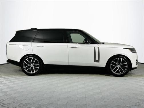 2025 Land Rover Range Rover P400 SE 7 Seat