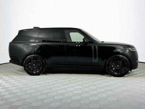 2025 Land Rover Range Rover P530 SE