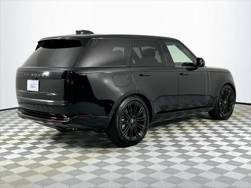 2025 Land Rover Range Rover P530 SE