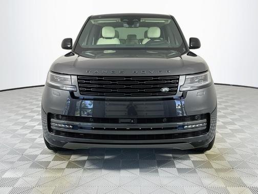 2025 Land Rover Range Rover P550e SE