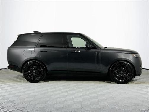 2025 Land Rover Range Rover P400 SE