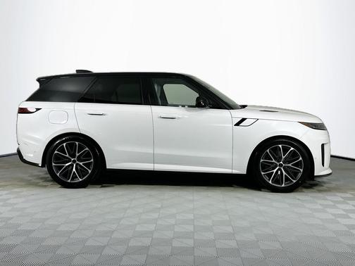 2026 Land Rover Range Rover SV