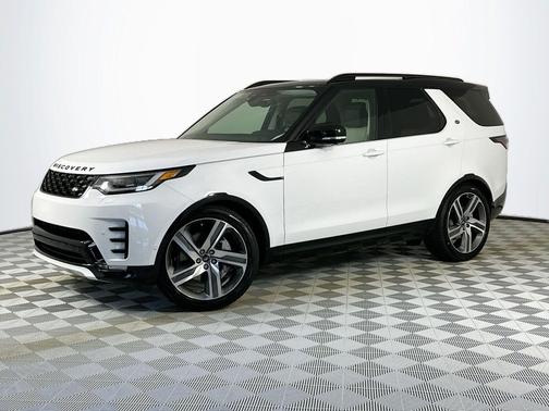 Fuji White 2026 Land Rover Discovery Dynamic SE