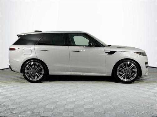 2025 Land Rover Range Rover Sport SE