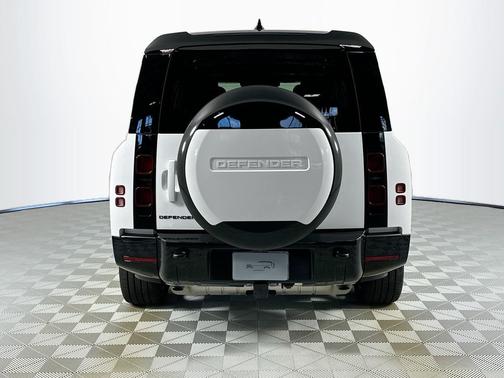 2025 Land Rover Defender 130 P400 X-Dynamic SE