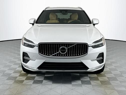 2023 Volvo XC60 B5 Ultimate Bright Theme