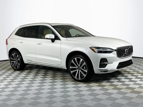 2023 Volvo XC60 B5 Ultimate Bright Theme