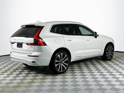 2023 Volvo XC60 B5 Ultimate Bright Theme