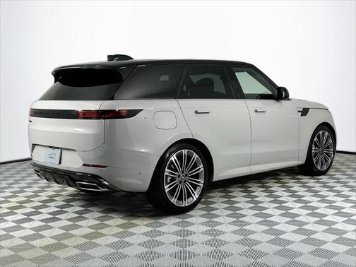 2025 Land Rover Range Rover Sport SE