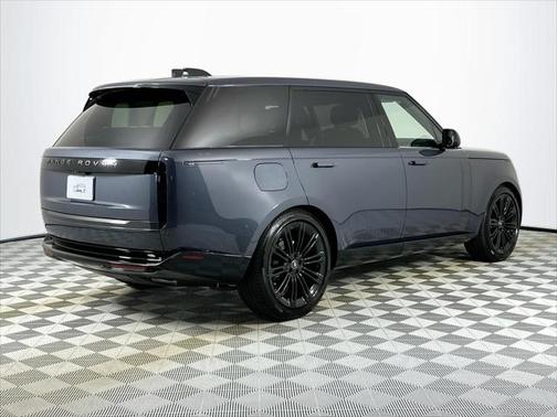 2025 Land Rover Range Rover P400 SE 7 Seat