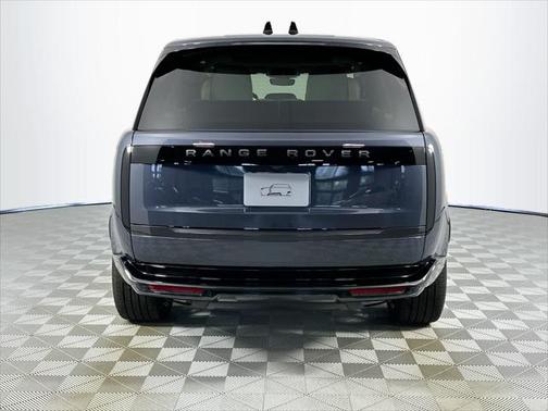 2025 Land Rover Range Rover P400 SE 7 Seat
