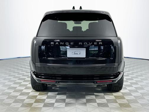 2024 Land Rover Range Rover P530 SE