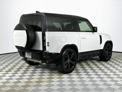 2025 Land Rover Defender V8