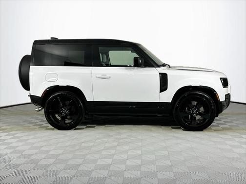 2025 Land Rover Defender V8