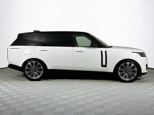 2025 Land Rover Range Rover P400 SE 7 Seat