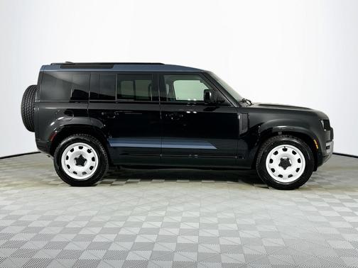 2025 Land Rover Defender 110 P300