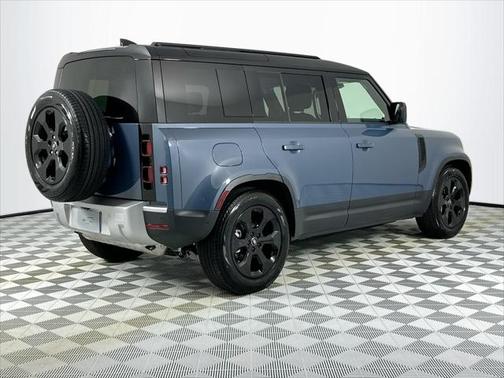 2025 Land Rover Defender 110 P300