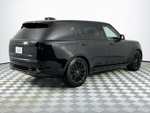 2025 Land Rover Range Rover P400 SE 7 Seat