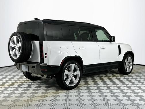 2025 Land Rover Defender 110 P400 X-Dynamic SE