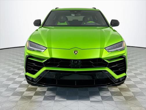 2022 Lamborghini Urus Graphite Capsule