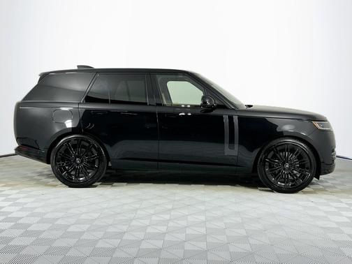 2025 Land Rover Range Rover P400 SE