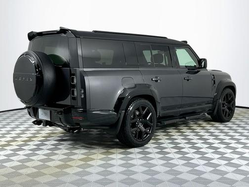 2025 Land Rover Defender V8