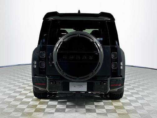 2025 Land Rover Defender V8