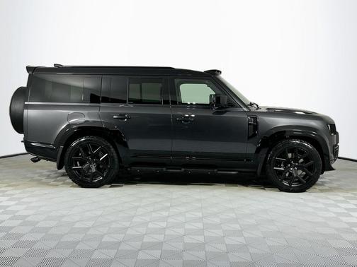 2025 Land Rover Defender V8