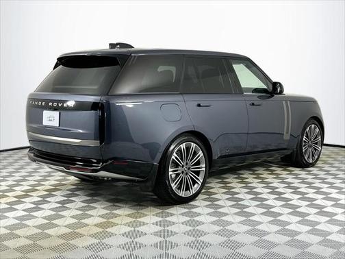 2025 Land Rover Range Rover P530 SE